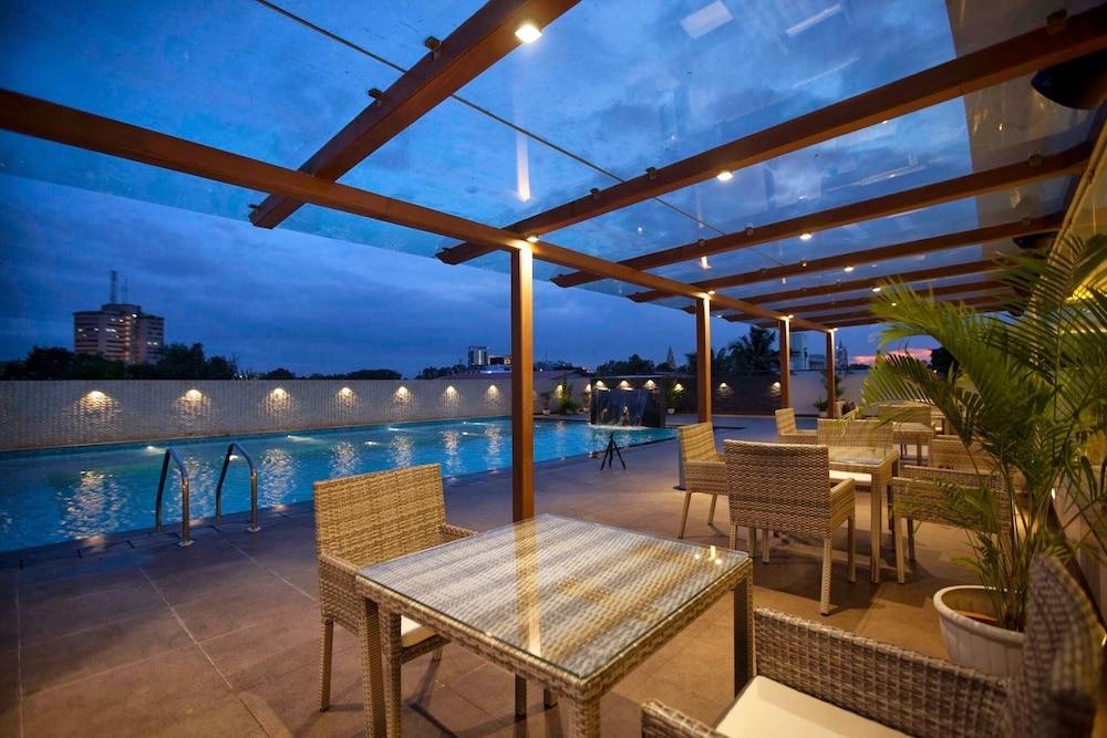 Hotel The The Grand Magrath Bangalore Bagian luar foto