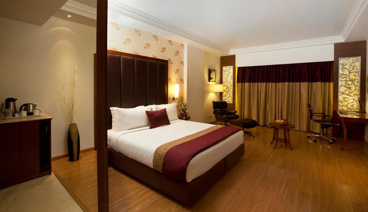 Hotel The The Grand Magrath Bangalore Bagian luar foto